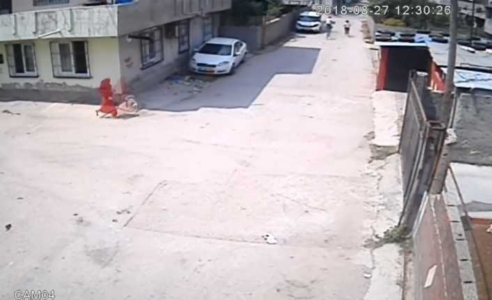 Adana’da satılık evlere satın alma bahanesiyle girip cep telefonu çalan