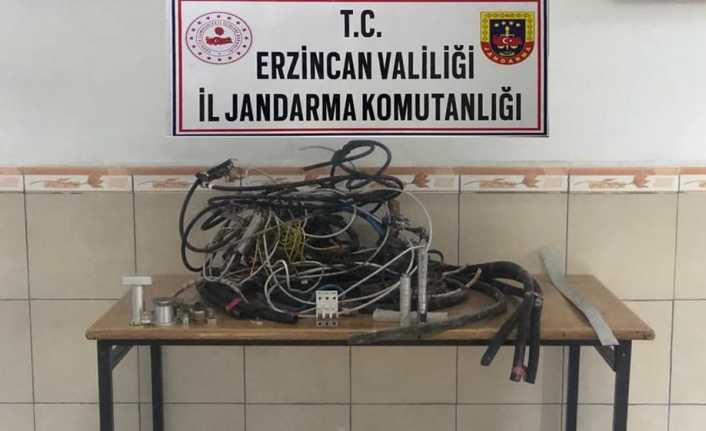 Erzincan’ın Üzümlü İlçesinde hırsızlar suçüstü yakalandılar.