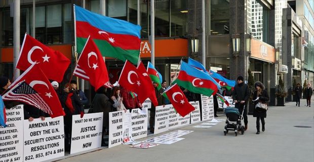 ABD’nin Chicago kentinde Hocalı Katliamı'nın 26. yılı nedeniyle protesto gösterisi