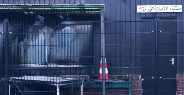 Hollanda'da Yüksek Mahkeme, iki yıl önce bir camiyi molotofkokteyli atarak