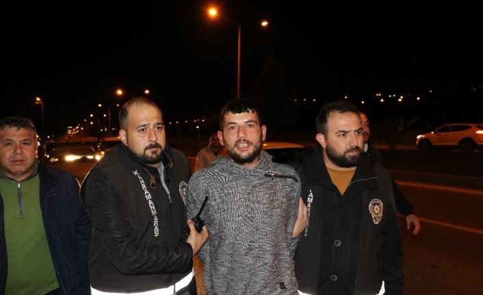 Sivas’ın Şarkışla ilçesine bağlı Ortaköy’de bir kişi, 5 kişiyi tüfekle