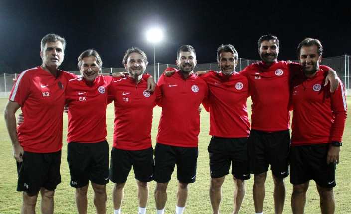 Antalyaspor’da 2011-2014 yılları arasında forma giyen 34 yaşındaki deneyimli orta