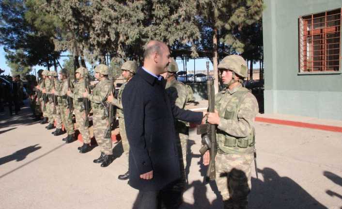 İçişleri Bakanı Süleyman Soylu, Şanlıurfa’da sınır hattında incelemelerde bulundu. 