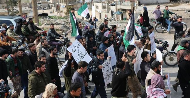 Suriye'nin İdlib iline bağlı Maarretinuman ilçesi sakinleri, Doğu Guta ablukasını