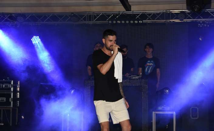 Bodrum’da bir otelde sahne alan İdo, ablası Dilan Tatlıses’le düet