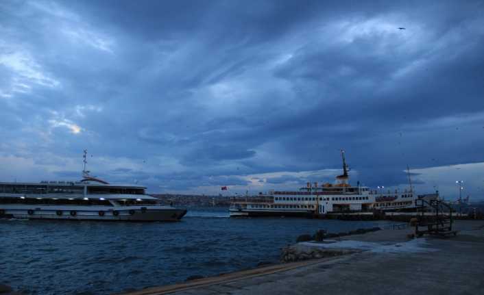 İstanbul Deniz Otobüsleri (İDO) olumsuz hava koşulları nedeniyle bazı seferlerini