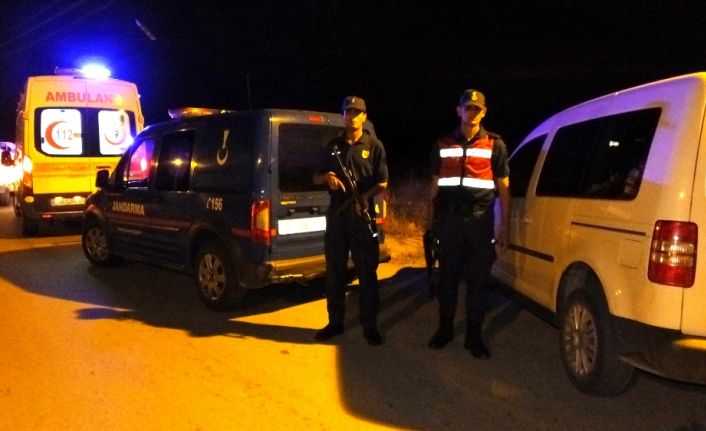 Balıkesir’in Burhaniye ilçesinde iki genç arasında başlayan kavgaya ailelerde karışınca