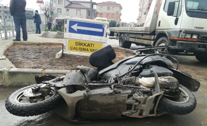 Kocaeli’nin Gebze ilçesinde iki kardeşin seyahat ettiği motosiklet panelvan minibüs