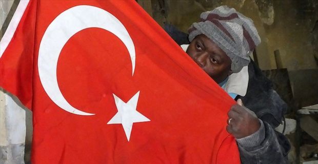 Ülkesindeki iç savaştan kaçarak sığındığı Suriye'de de savaşın acı yüzüyle