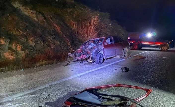 İliç’te Kaza 2 Ölü 7 Yaralı Erzincan'ın İliç ilçesinde kamyonetle otomobilin çarpışması sonucu meydana gelen trafik