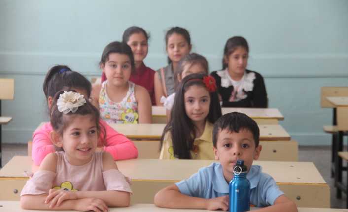 İlk ders zili çaldı, yeni eğitim-öğretim yılı başladı.