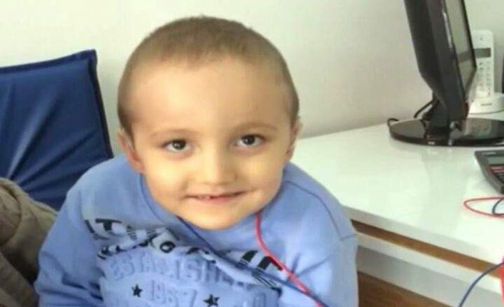 Kütahya’nın Hisarcık ilçesine bağlı Güldüren köyünde yaşayan 4,5 yaşındaki Ali