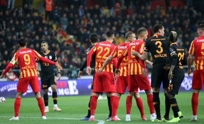 Spor Toto Süper Lig’in 12. haftasında oynanan Kayserispor-Galatasaray karşılaşmasının ilk