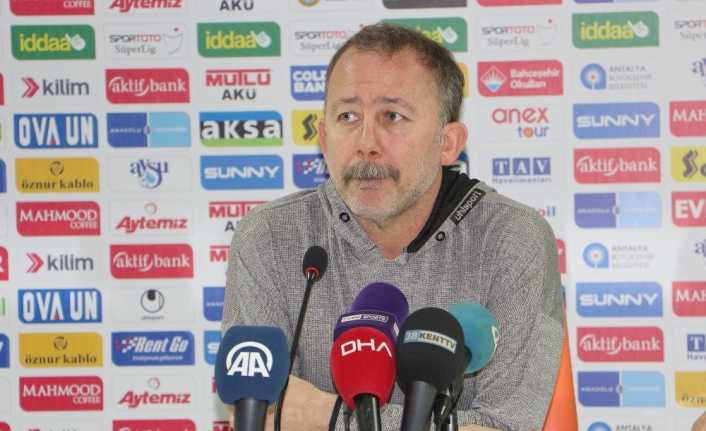 Aytemiz Alanyaspor’da Teknik Direktör Sergen Yalçın, ”İlk yarı için koyduğumuz