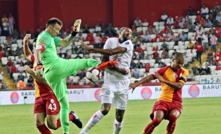 UEFA Şampiyonlar Ligi D Grubu üçüncü maçında Galatasaray, sahasında Alman