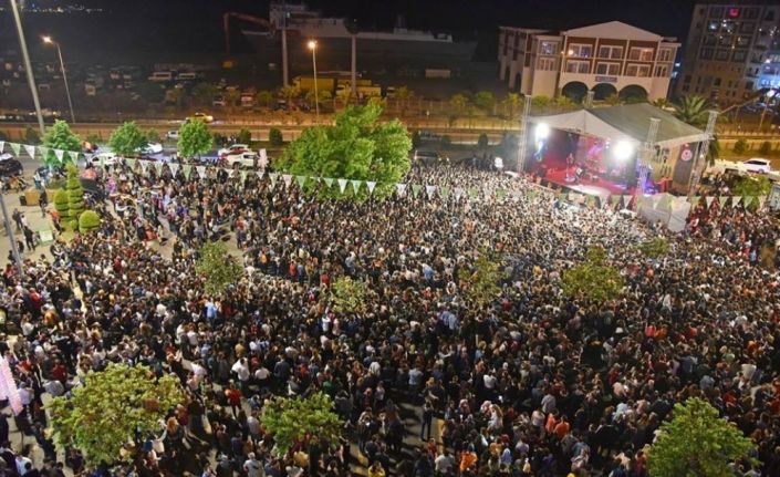 Ünlü şarkıcı İlyas Yalçıntaş, Giresun’da unutulmaz bir konser verdi.