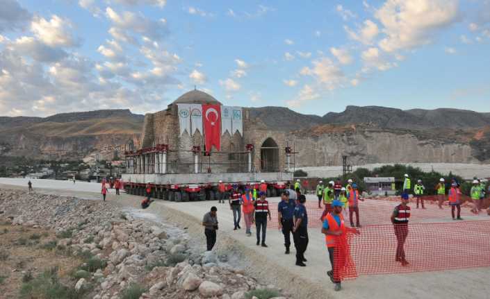 Ilısu Baraj Gölü sularından etkilenecek olan İmam Abdullah Zaviyesi, bu