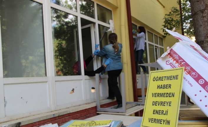 Eskişehir Yunus Emre Mesleki ve Teknik Anadolu Lisesi öğretmenleri, topyekun