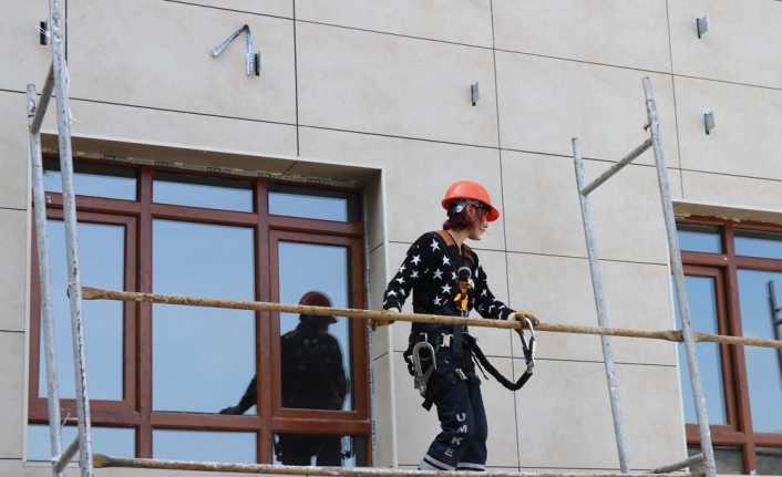 Karabük’ün Yenice ilçesine çalışmak için Devrek’ten gelen 18 yaşındaki Aybüke
