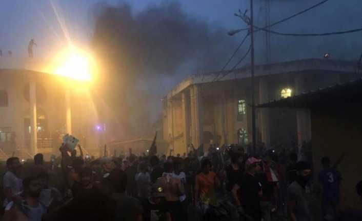 Irak Dışişleri Bakanlığı Basra kentindeki protestocuların İran Konsolosluğu’na düzenledikleri saldırı