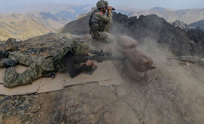 TSK'nın Irak'ın kuzeyindeki terör örgütü PKK kamplarına yönelik hava destekli
