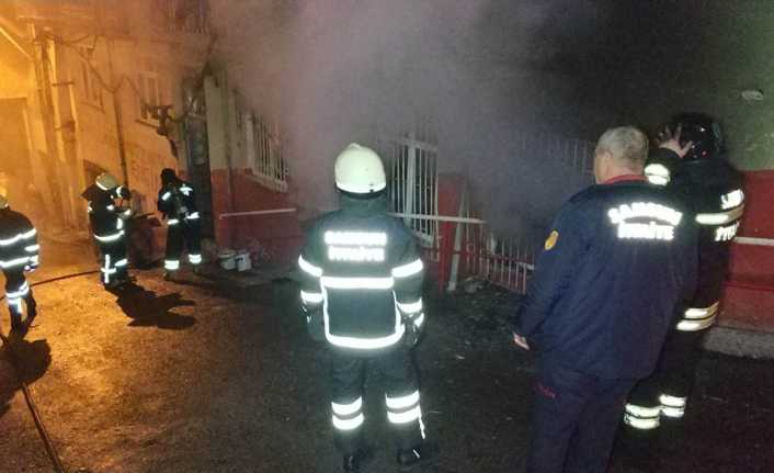 Samsun’un İlkadım ilçesinde çıkan yangında Iraklı aile ölümden döndü. Dumandan
