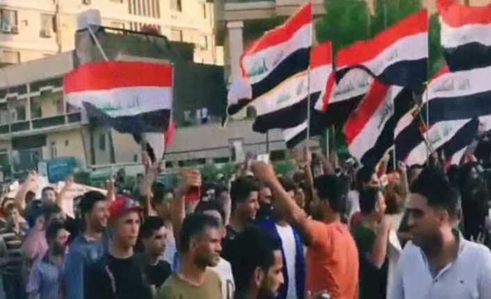 Irak’ın başkenti Bağdat’ta toplanan yüzlerce kişi, ABD’nin Irak’ın hükümet kurma