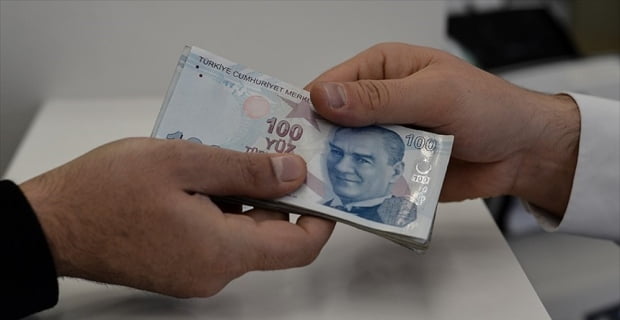 Asgari Ücret Tespit Komisyonunda, işçileri temsil eden Türk-İş ile işverenleri
