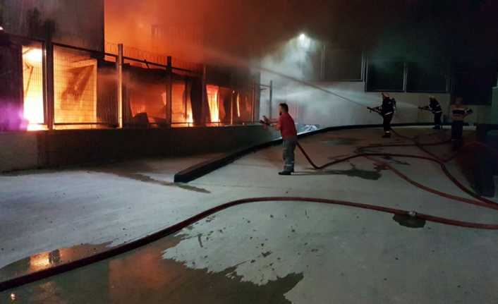Kocaeli’nin Gebze ilçesinde fabrika işçilerinin kaldığı konteynerde çıkan yangın, itfaiye
