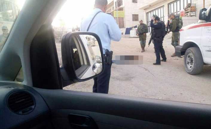 İsrail askerleri, abluka altındaki Batı Şeria’nın El Halil kentinde bir