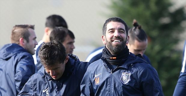 Arda Turan'ın Barcelona'dan Medipol Başakşehir'e kiralanması, İspanyol basınında yankı uyandırdı.