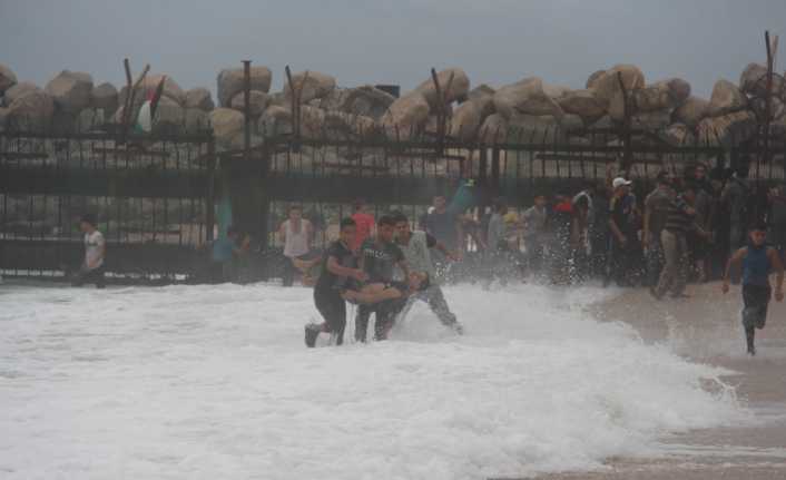 İsrail askerlerinin "Büyük Dönüş Yürüyüşü" gösterilerinde Filistinlilere gerçek mermiyle müdahalesinde