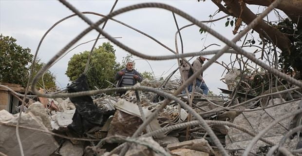 İsrail askerleri, Akraba beldesindeki 3 baraka evle bir ağılı "ruhsatsız