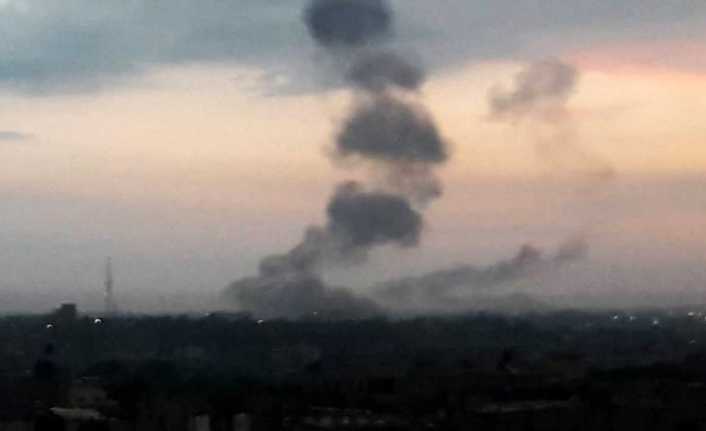İşgalci İsrail’in Gazze’nin güneyindeki Hanyunus kentinde bulunan direniş mevzilerini vurması