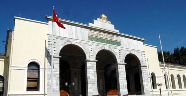 İstanbul Valiliği, yanındaki inşaat nedeniyle bazı binalarının riskli duruma geldiği