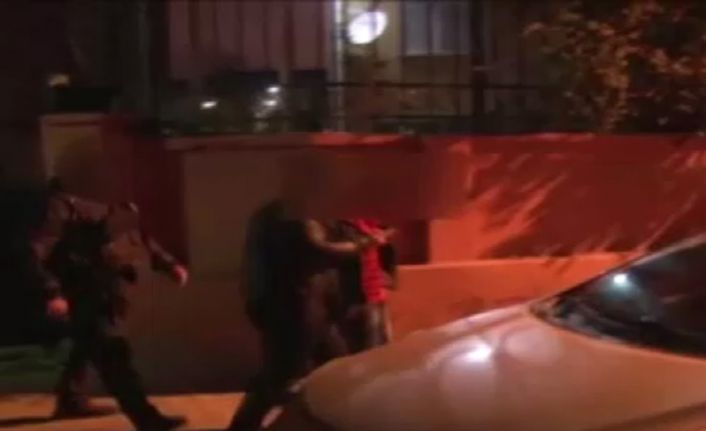 İstanbul’da iki aracı peş peşe ateşe vererek kundakladıkları ileri sürülen