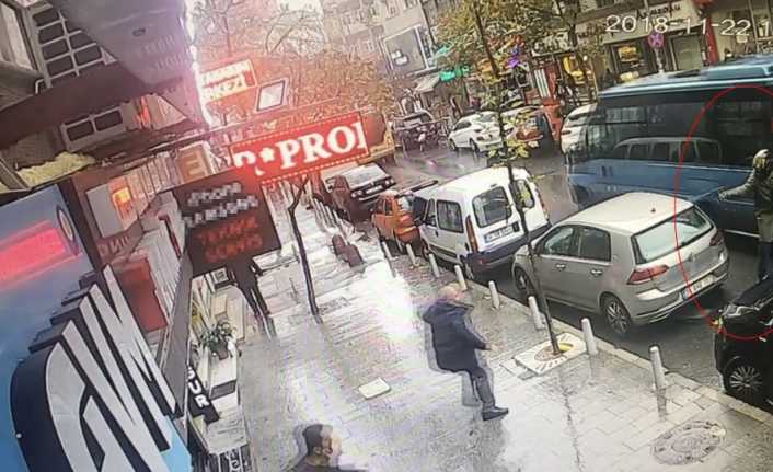 İstanbul Kağıthane’de motosikletli kuryeymiş gibi kuyumcuya giren kasklı ve silahlı
