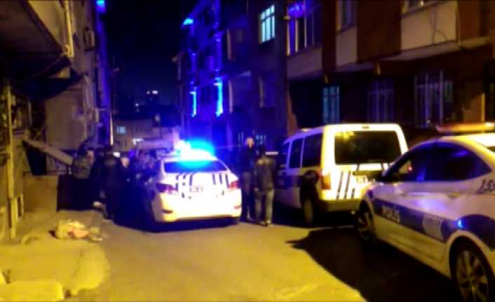 İstanbul Küçükçekmece’de psikolojik sorunları olduğu öğrenilen bir kişi, boşandığı eşini