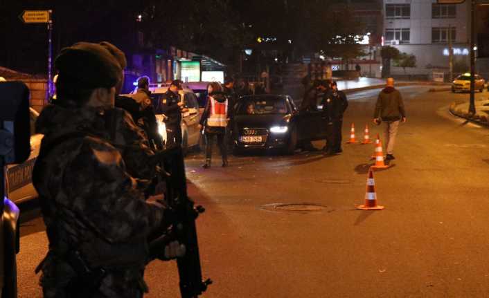 İstanbul’un 39 ilçesinde helikopter destekli ’huzur’ uygulaması yapıldı.