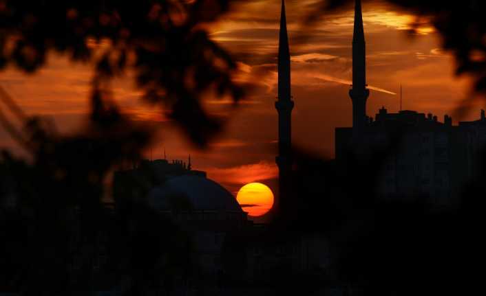 İstanbul’da dün akşam gün batımı manzarası mest etti.