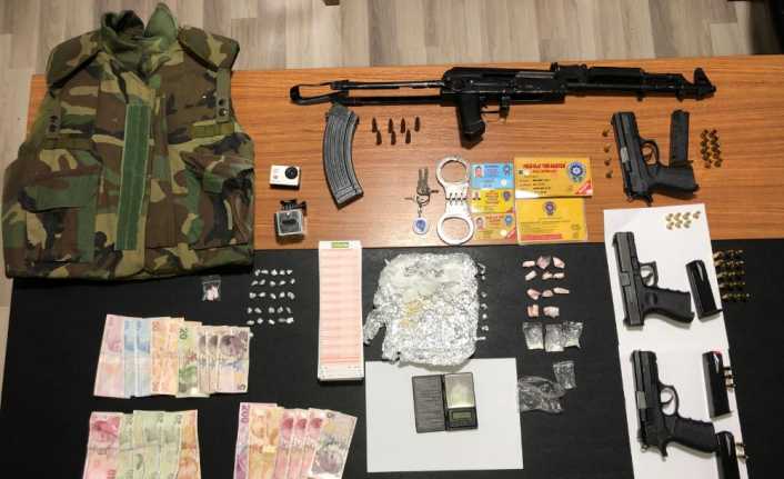 İstanbul’da motosiklet tamirhanesi ile bir eve eş zamanlı operasyon düzenleyen