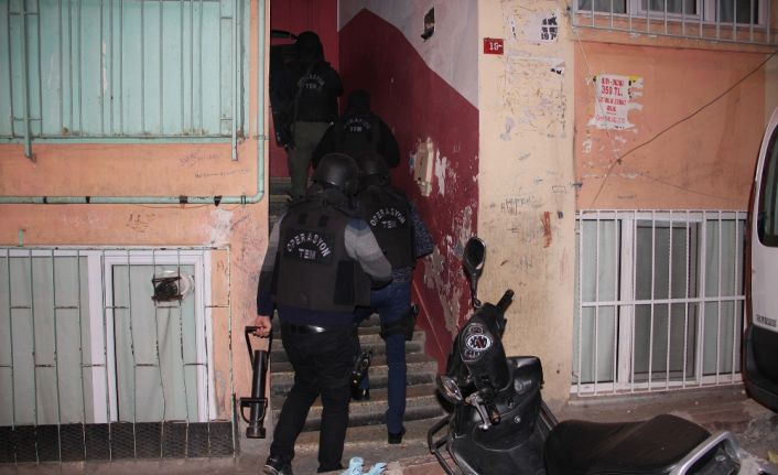 İstanbul’da daha önceden belirlenen adreslere nevruz öncesi operasyon düzenlendi. Operasyonda