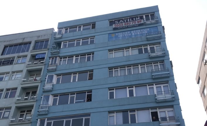 İstanbul Bahçelievler’de bir otelin kuaför salonunda bilinmeyen bir nedenle yangın
