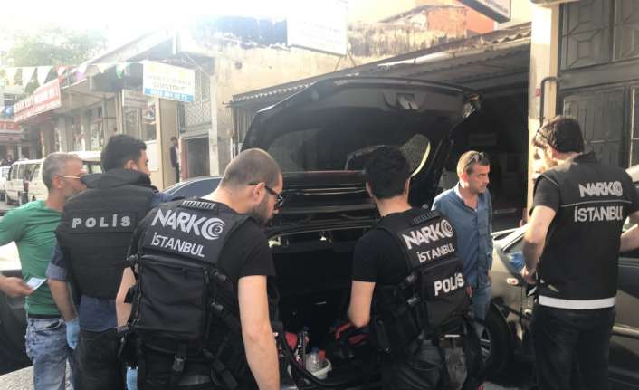 İstanbul Okmeydanı’nda narkotimleri, çevredeki