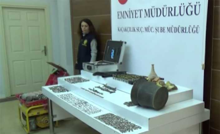 İstanbul’da 3 ayrı ilçede düzenlenen tarihi eser kaçakçılığı operasyonunda, 8