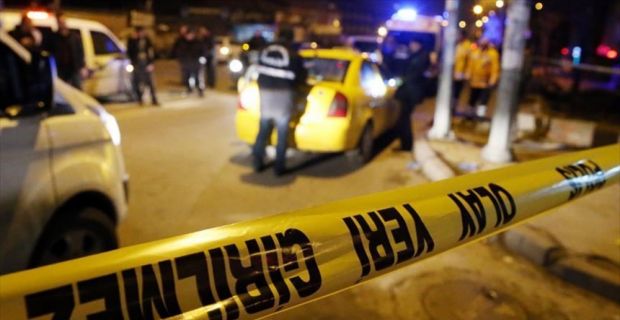 İstanbul Küçükçekmece'de bir Uber aracına silahla 4 el ateş edildi.