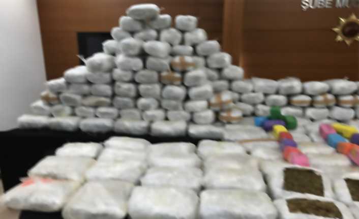 İstanbul’da, uyuşturucu kaçakçılarına yönelik yapılan operasyonlarda yarım tonun üzerinde uyuşturucu