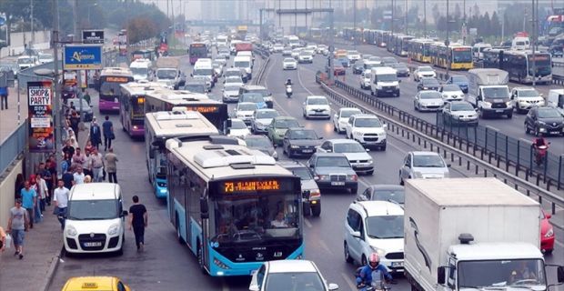 İstanbul'da sayıları 3 milyon 571 bine ulaşan trafiğe kayıtlı araç