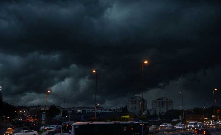 İstanbul’da gün boyu yapılan uyarıların ardından şehri ilk önce kara