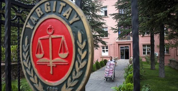 Yargıtay, riskli hamilelik nedeniyle rapor alarak işe gelmediği için işten